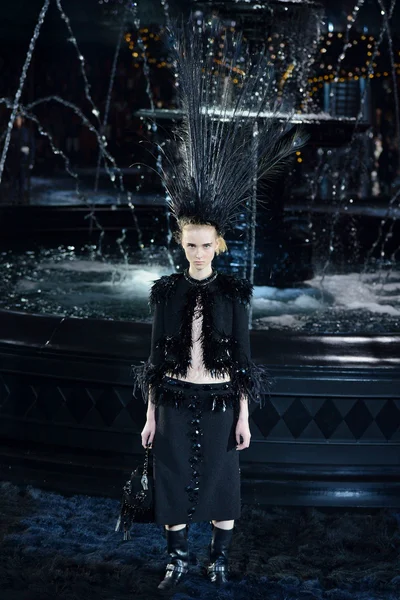Look 32